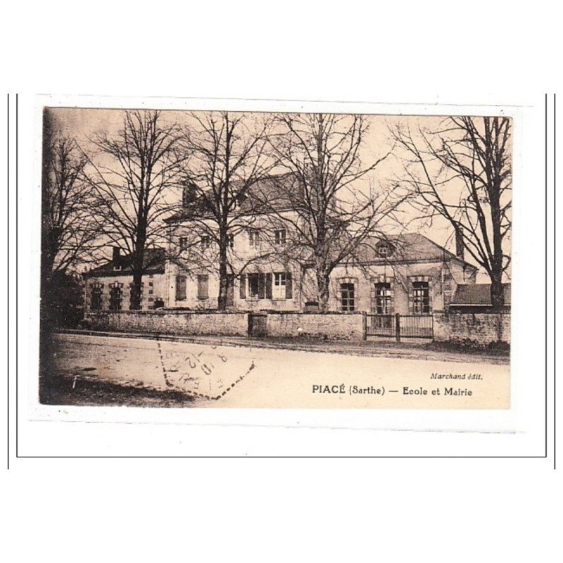 PIACE : ecole et mairie - tres bon etat