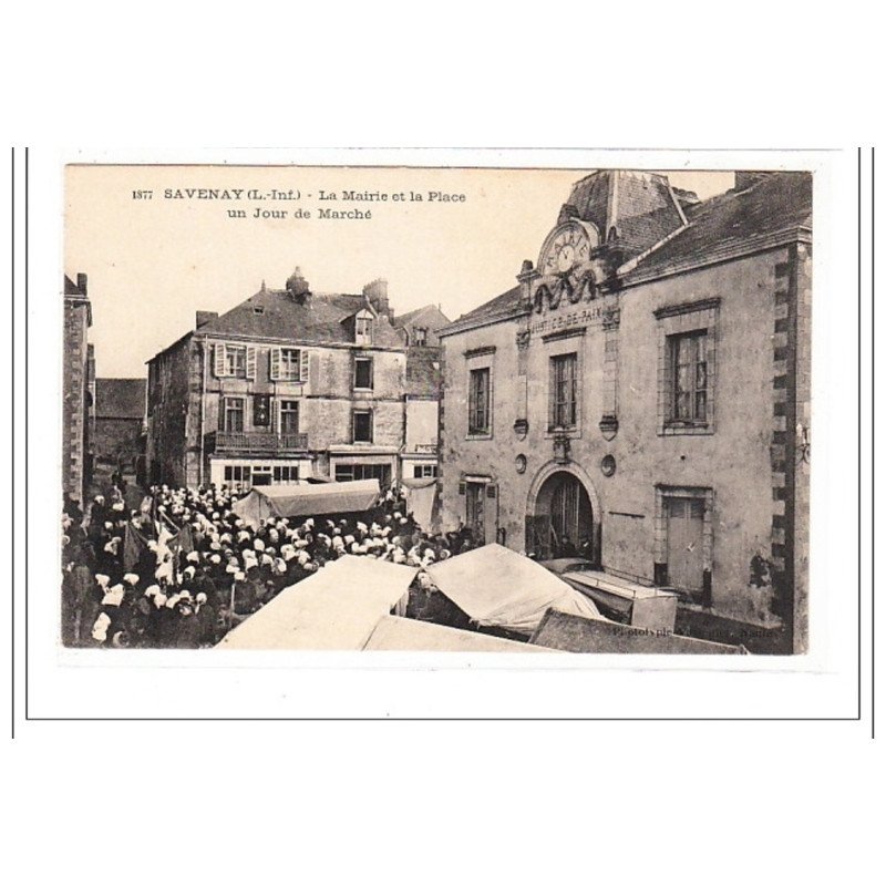 SAVENAY : la mairie et la place un jour de marché - tres bon etat SAVENAY : la mairie et la place un jour de marché - tres bon etat