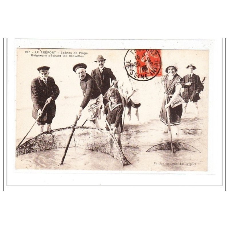 LE TREPORT : scene de plage, baigneurs pechant les crevettes - tres bon etat LE TREPORT : scene de plage, baigneurs pechant les crevettes - tres bon etat