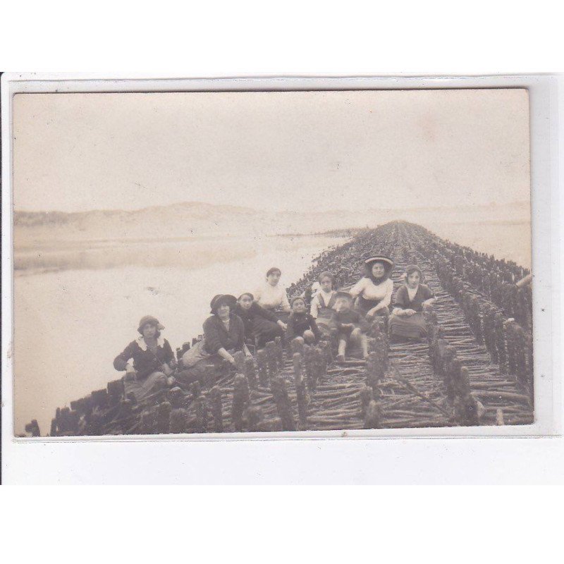 ARCACHON(?): personnages, bois - très bon état