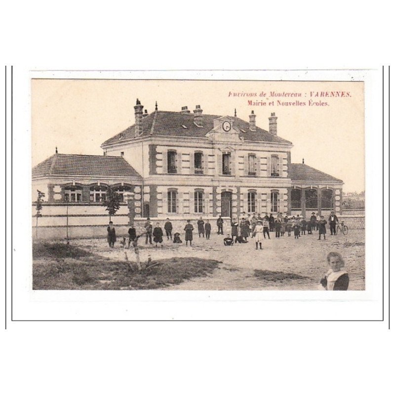 VARENNES : mairie et nouvelles ecoles - tres bon etat