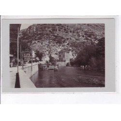 VAUCLUSE: fontaine de vaucluse, photo léon peytaud, café petrarque et laure - très bon état