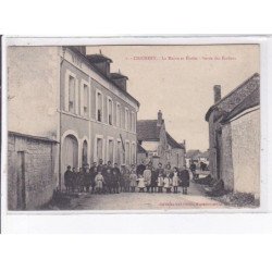 CHICHERY: la mairie et les écoles, sortie des écoliers - très bon état