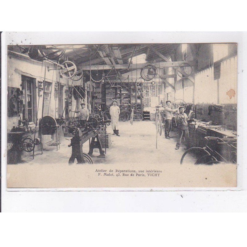 VICHY: atelier de réparation, vue intérieure, vélo-cycles - très bon état