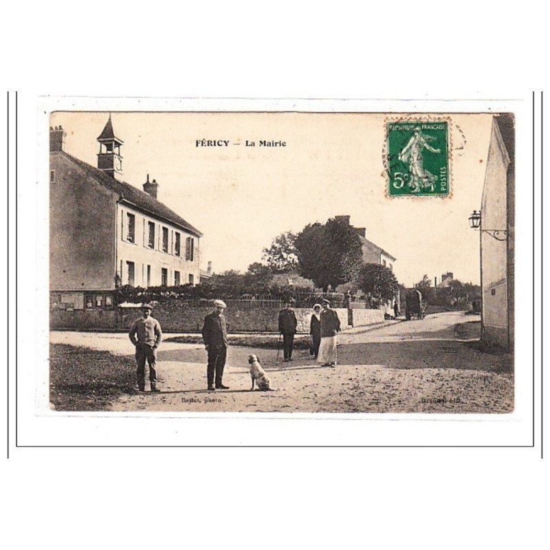 FERICY : le mairie - tres bon etat