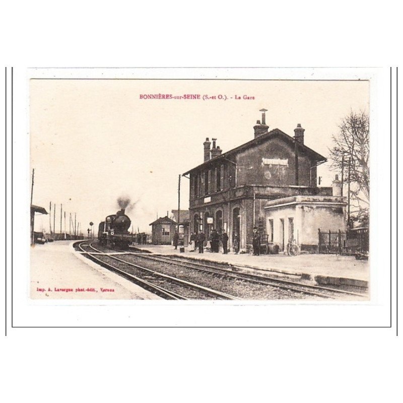 BONNIERES-sur-SEINE : la gare - tres bon état