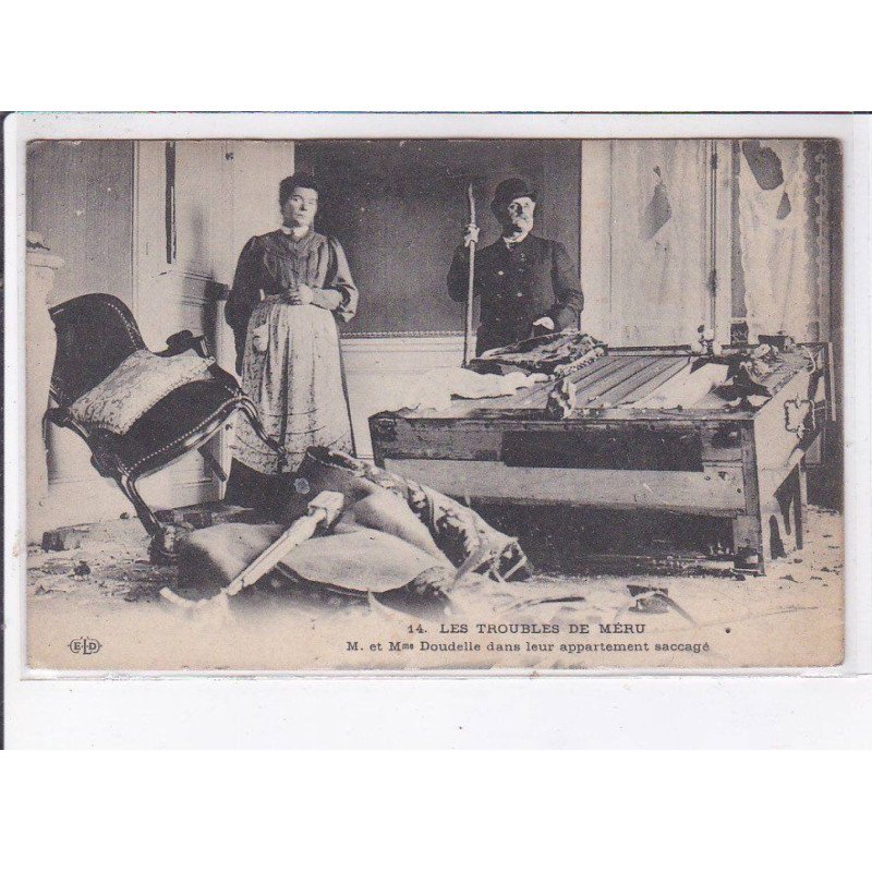MERU: les troubles, M. et Mme Doudelle dans leur appartement saccagé, texte - très bon état