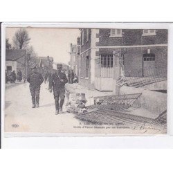 MERU: les troubles de méru, grille d'usine démolie par les grévistes - très bon état