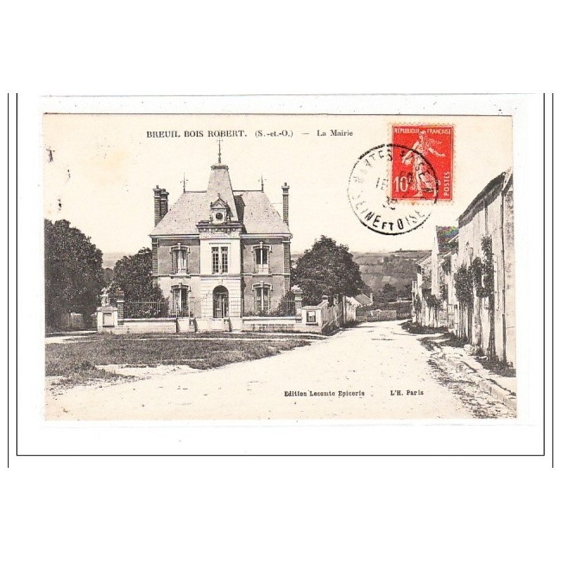 BREUIL BOIS ROBERT : la mairie - tres bon état