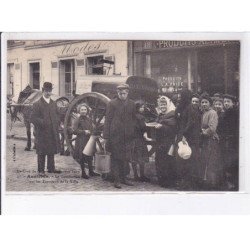ASNIERES: la crue de janvier 1910, la distribution par les tonneaux de la ville - très bon état