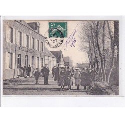 LE TREPORT: flocques, la place, café, épicerie - très bon état