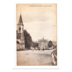 LE BREUIL-bois-ROBERT : place de la mairie - tres bon état