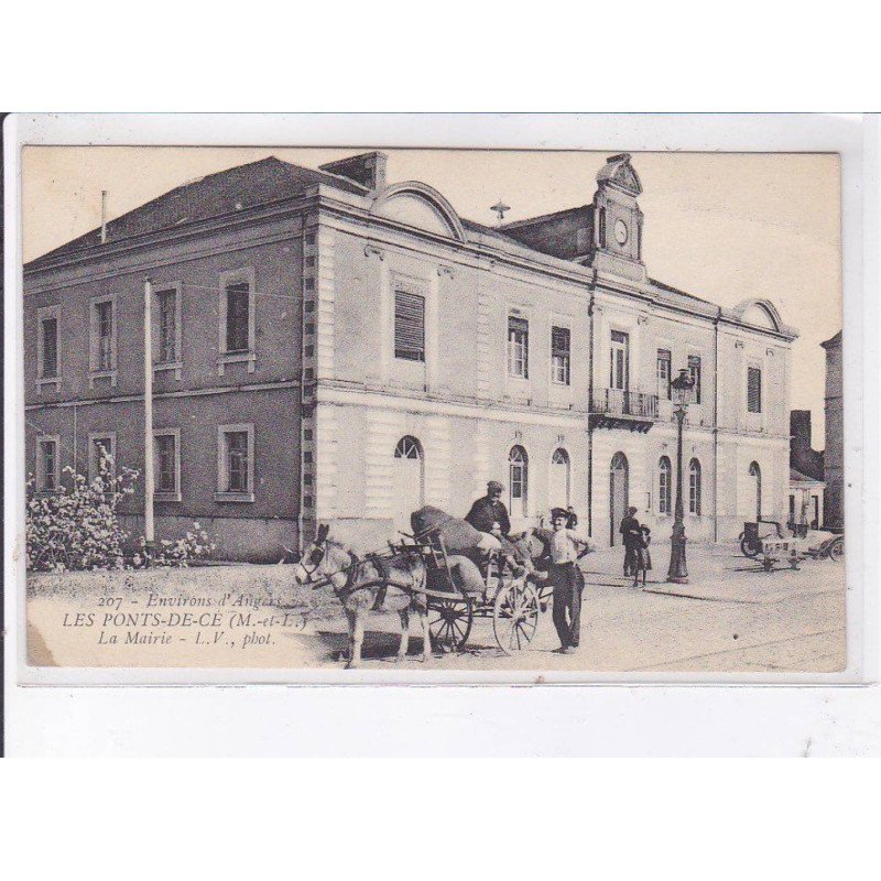 LES PONTS-de-CE: la mairie - très bon état