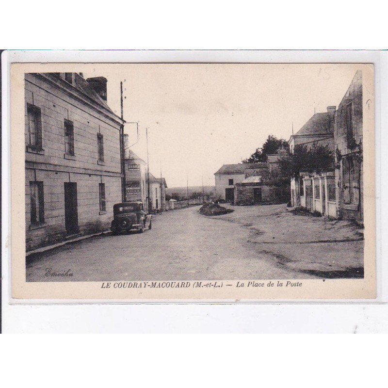 LE COUDRAY-MACOUARD: la place de la poste - état