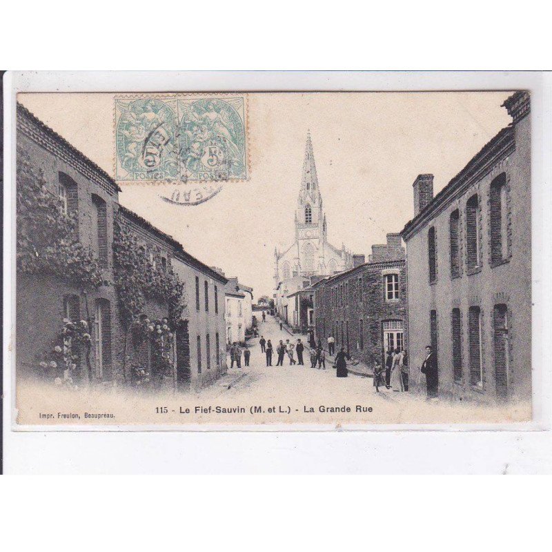 LE FIEF-SAUVIN: la grande rue - état