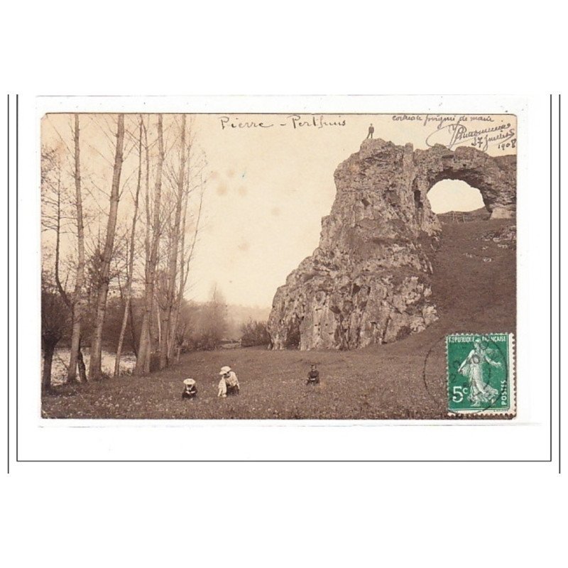 YONNE : personnages et homme en haut du rocher - tres bon état