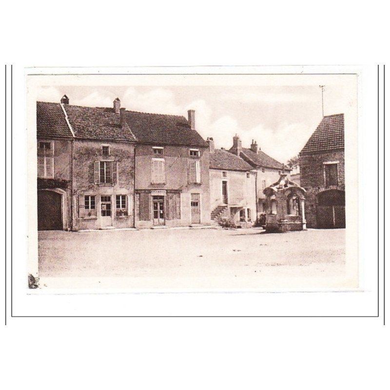 BIERRY-les-BELLES-FONTAINES : la place - tres bon état