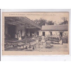 REIMS: le travail du vin de champagne, maison théophile roederer, fondée en 1864, rinçage des bouteilles - très bon état