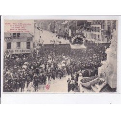 REIMS: fête de l'inauguration de la fontaine subé 1906, après la cérémonie le ministre quitte le tribune - très bon état