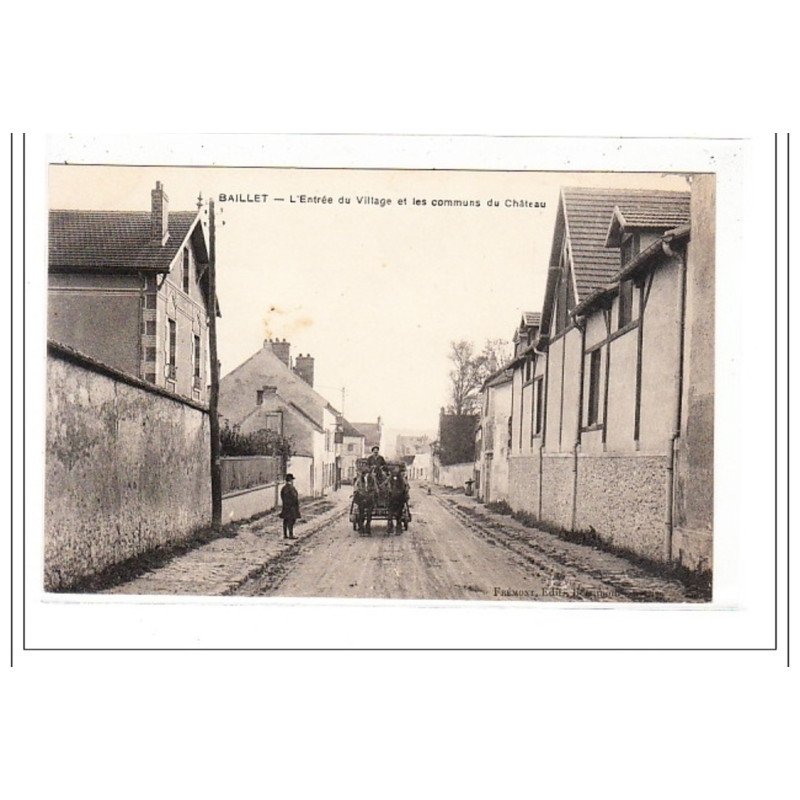 BAILLET : l'entrée du village et les communs du chateau - tres bon etat