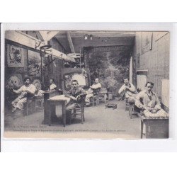 AUBUSSON: manufacture de tapis et tapisseries frédéric danton, un atelier de peinture - très bon état