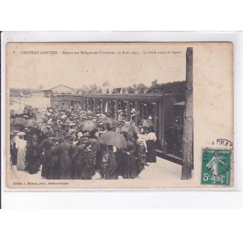 CHATEAU-GONTIER: départ des religieuses ursulines 1905, la foule avant le départ - état