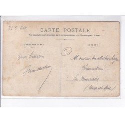 CHATEAU-GONTIER: départ des religieuses ursulines 1905, la foule avant le départ - état