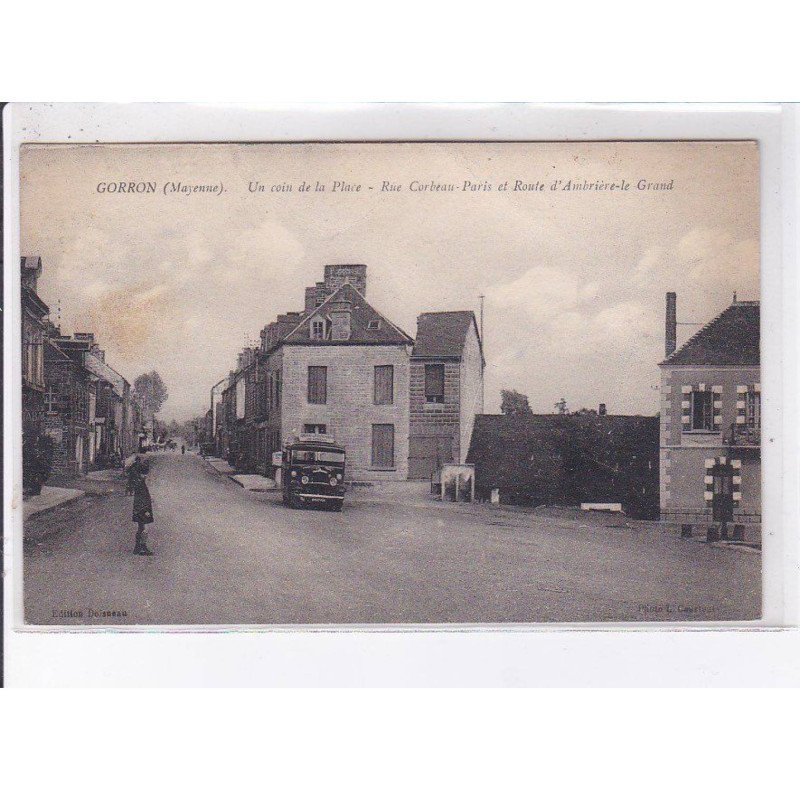 GORRON: un coin de la place rue corbeau-paris et route d'ambrière-le-grand, autobus - très bon état