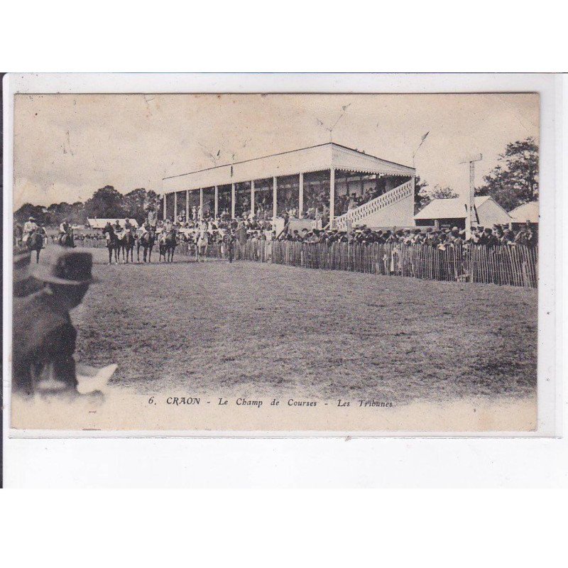 CRAON: le champ de courses, les tribunes - état