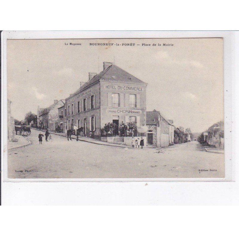 BOURGNEUF-la-FORÊT: place de la mairie - très bon état