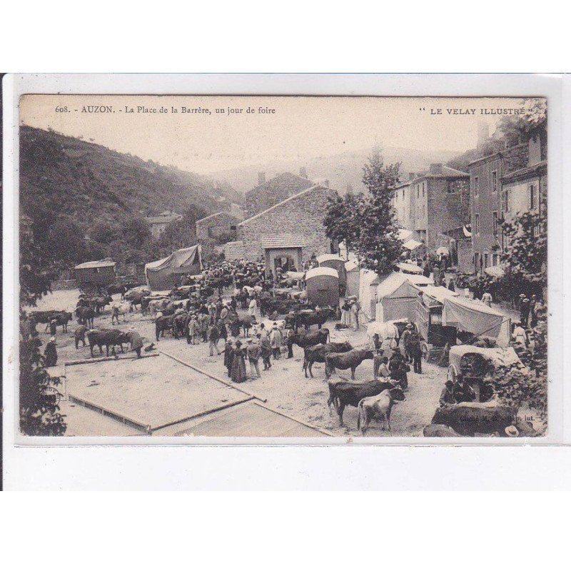 AUZON: la place de la barrère, un jour de foire - très bon état