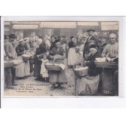 LE PUY-en-VELAY: marché de la place du plot - état