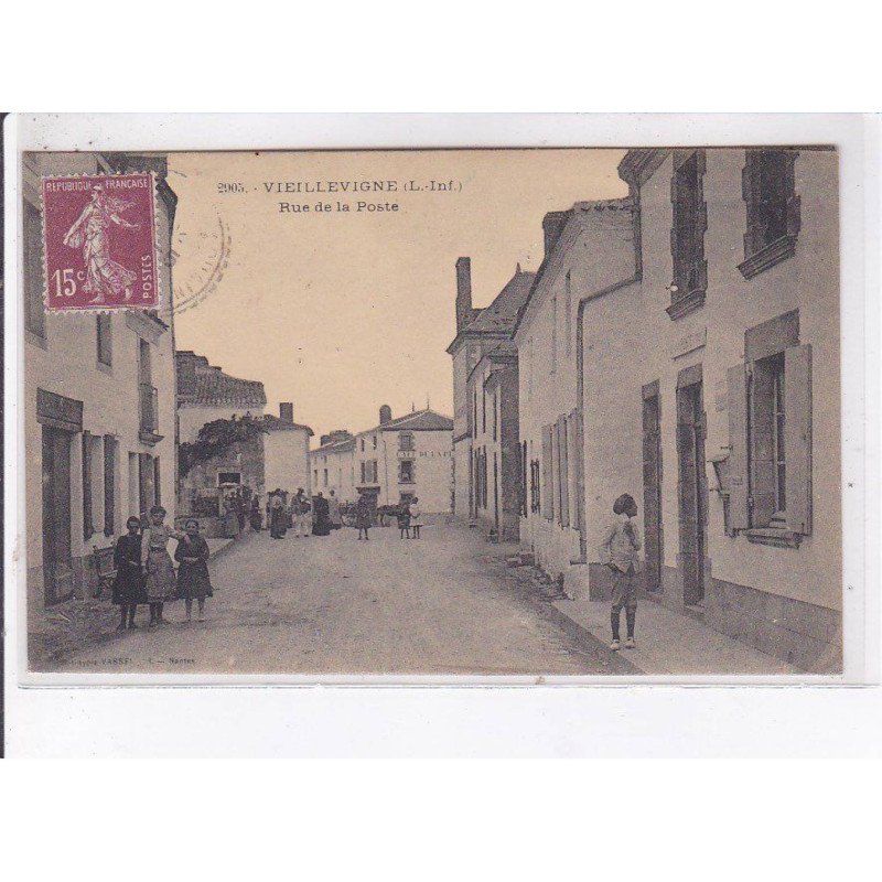 VIEILLEVIGNE: rue de la poste - très bon état