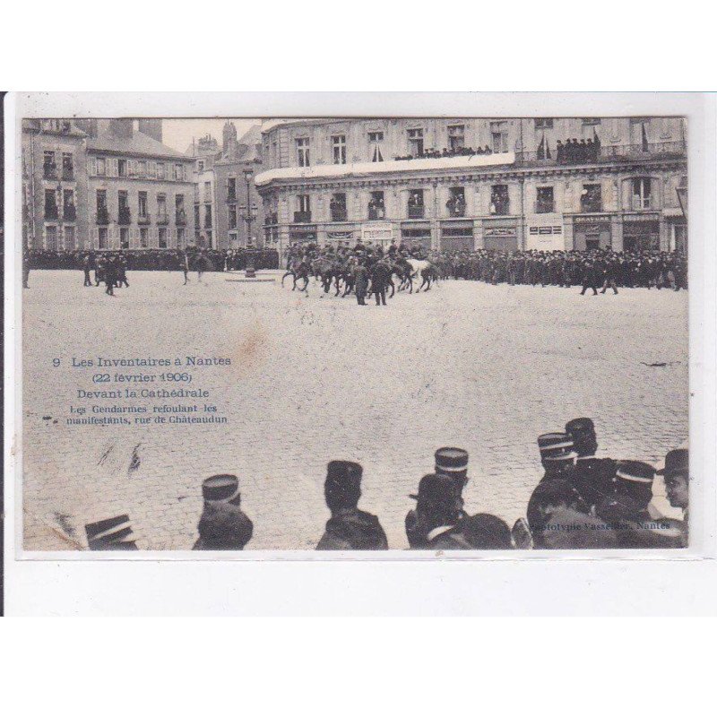 NANTES: inventaires, devant la cathédrale, 1906, gendarmes refoulant les manifestants - état