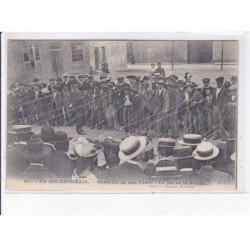 MONTLUCON: coutume de nos fêtes, le jeu de la ficelle - très bon état