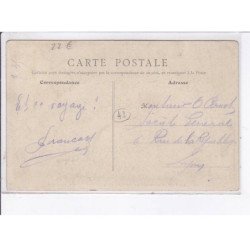 LE PUY-en-VELAY: le marché, place du plot - très bon état