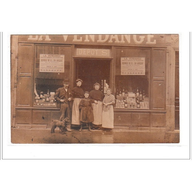 PARIS : carte photo du magasin """"La Vendange"""" (caviste - vins) vers 1910 - très bon état