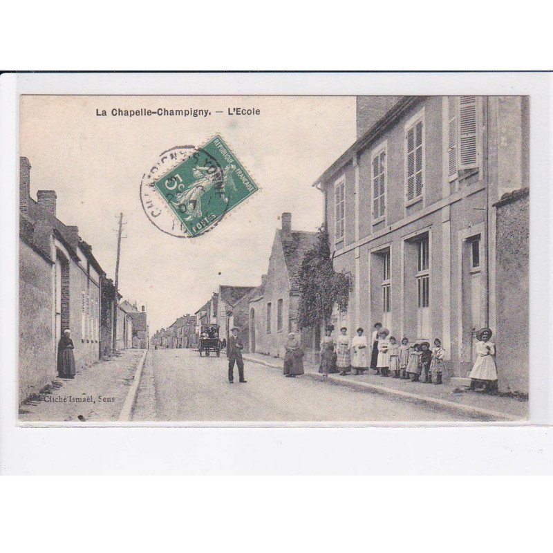 LA CHAPELLE-CHAMPIGNY: l'école - très bon état