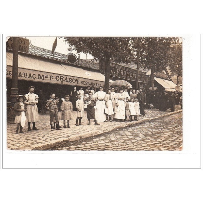 PARIS : carte photo du restaurant Crabot et des pompes funèbres FROMENTIN vers 1910 - très bon état PARIS : carte photo du restaurant Crabot et des pompes funèbres FROMENTIN vers 1910 - très bon état