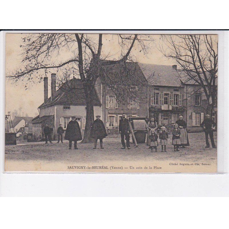 SAUVIGNY-le-BEUREAL: un coin de la place - très bon état