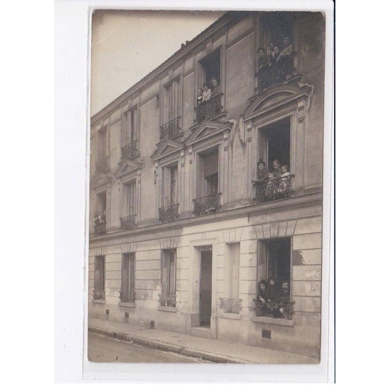 LA VARENNE (?): bâtiment, personnages - très bon état