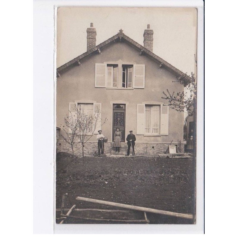 VINCENNES (?): maison, personnages - très bon état