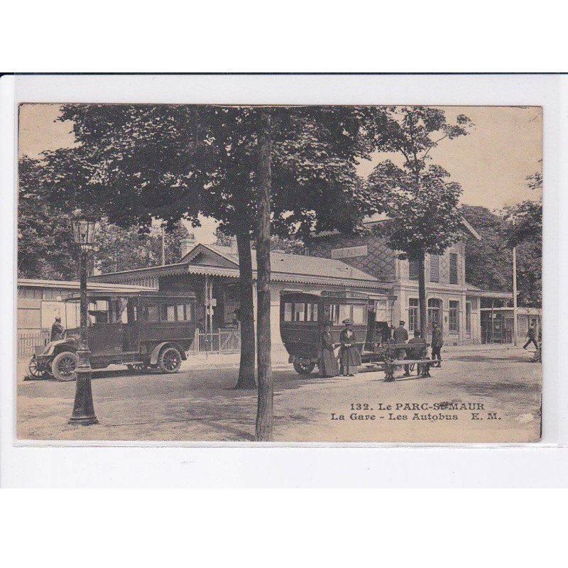 LE PARC SAINT-MAUR: la gare, les autobus - très bon état