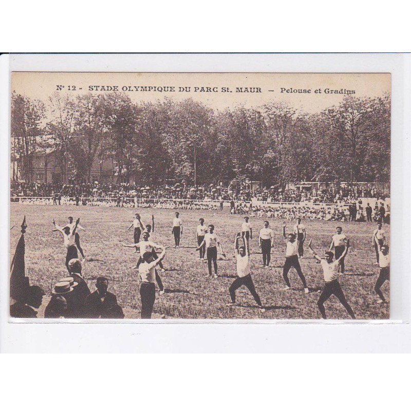 LE PARC SAINT-MAUR: stade olympique, pelouse et gradins - très bon état