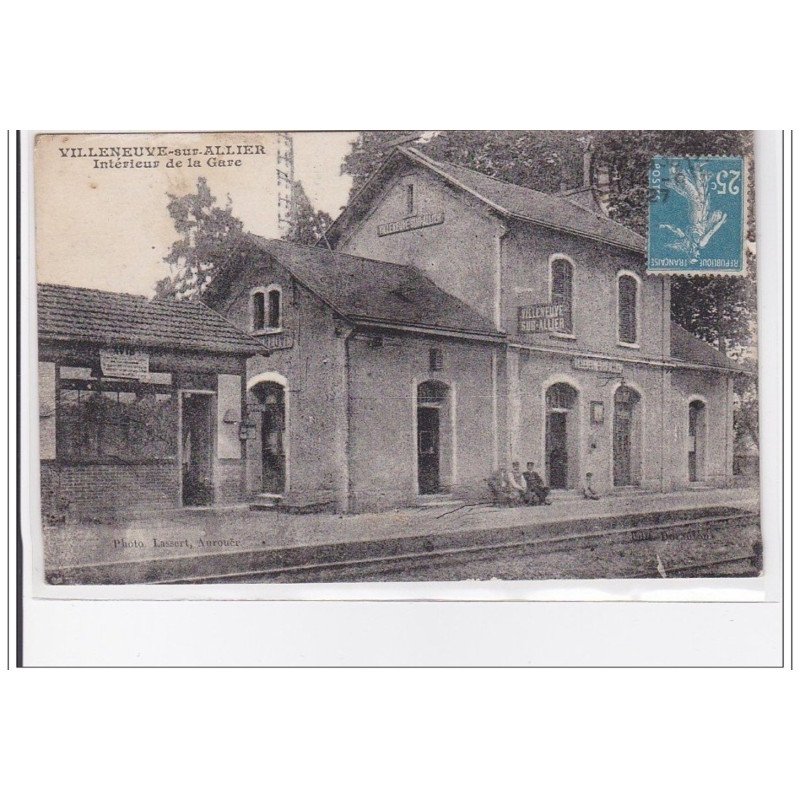 FRANCE : VILLENEUVE-sur-ALLIER : interieur de la gare - tres bon état