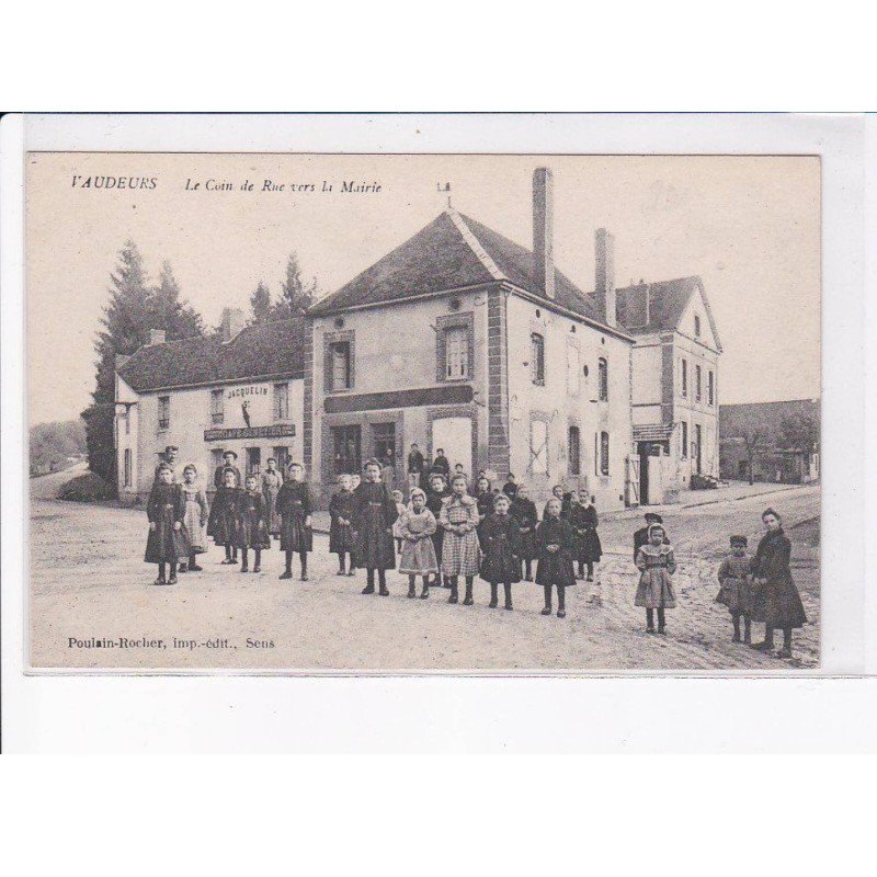 VAUDEURS: le coin de rue vers la mairie - très bon état