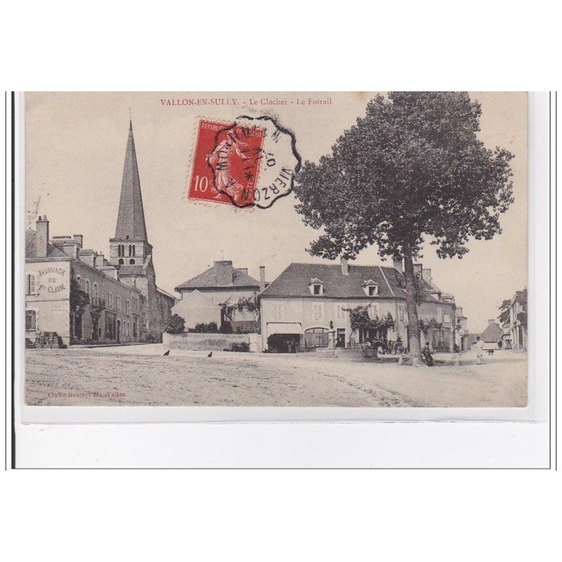 FRANCE : VALLON-en-SULLY : le clocher, le foirail - tres bon etat