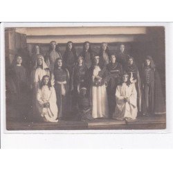 CHERBOURG: spectacle, femmes costumées