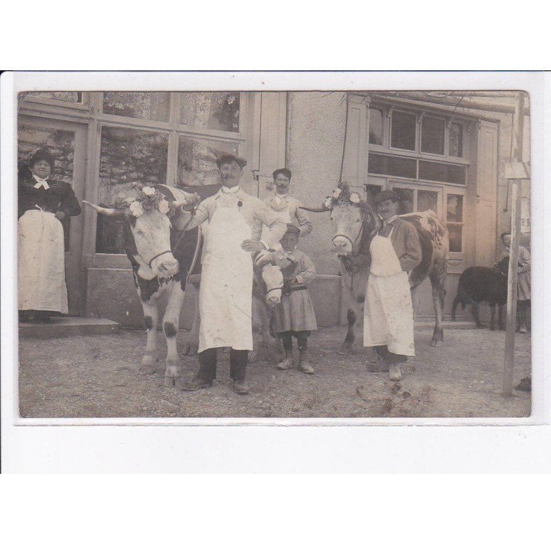 FRANCE: carte photo, à localiser, boucher (?), vaches déguisées - état