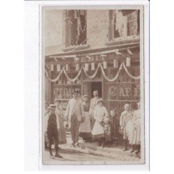 FRANCE: carte photo, à localiser, épicerie, débit, mercerie, personnages - très bon état